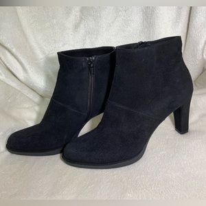 Stuart Weitzman “Honcho” Black Suede booties Women’s size 6
